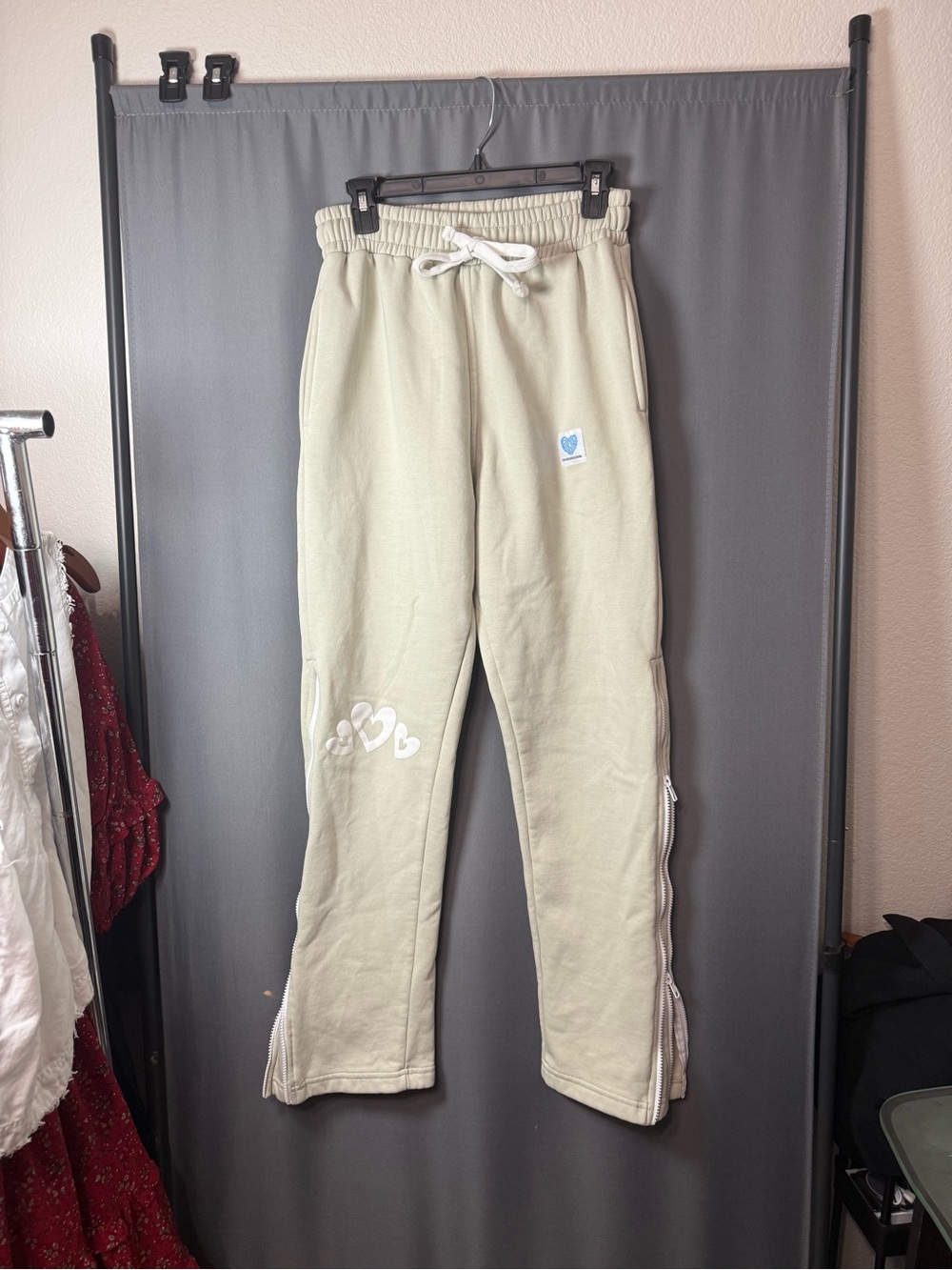 Woman Cream Heart-Accent Jogger Pants